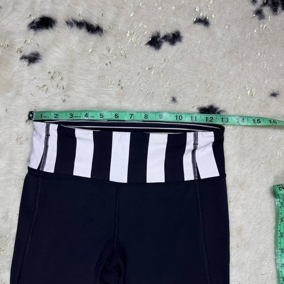 Lululemon Athletica Black Stretch Spandex Yoga Gym Workout Leggings Size 4 - Picture 2 of 8